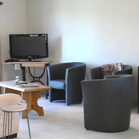 Nice Home, A Drive Away From Buzz Of Luxembourg *